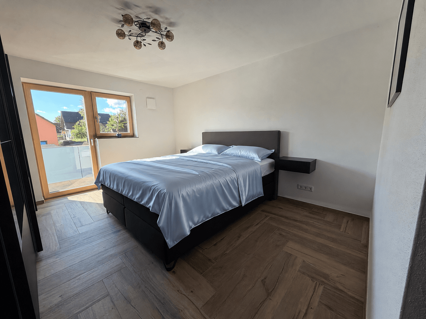 Prenájom bytu 5-izbový 145 m², Deuerling, Bavorsko Prenájom bytu 5-izbový 145 m², Deuerling, Bavorsko