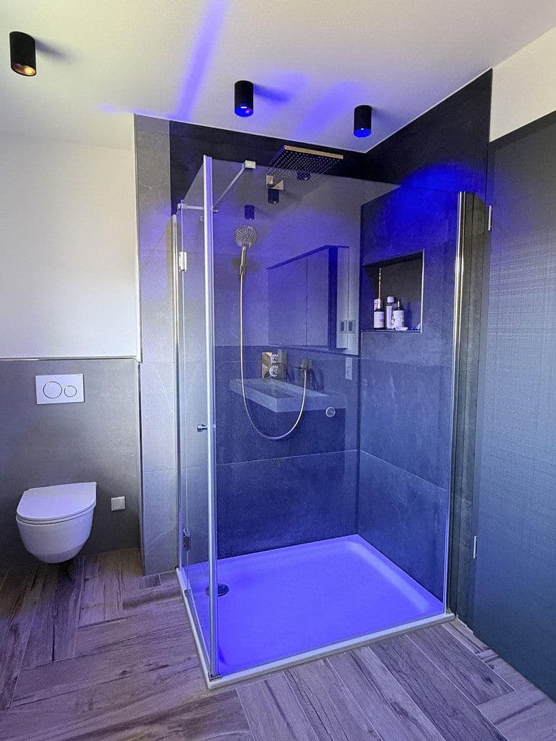 Prenájom bytu 5-izbový 145 m², Deuerling, Bavorsko Prenájom bytu 5-izbový 145 m², Deuerling, Bavorsko