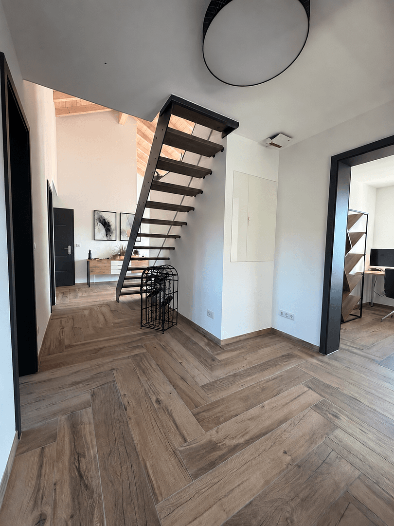 Prenájom bytu 5-izbový 145 m², Deuerling, Bavorsko Prenájom bytu 5-izbový 145 m², Deuerling, Bavorsko