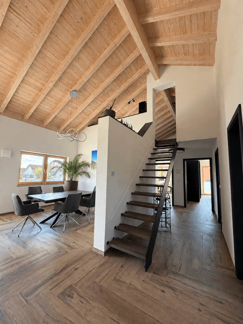 Prenájom bytu 5-izbový 145 m², Deuerling, Bavorsko Prenájom bytu 5-izbový 145 m², Deuerling, Bavorsko