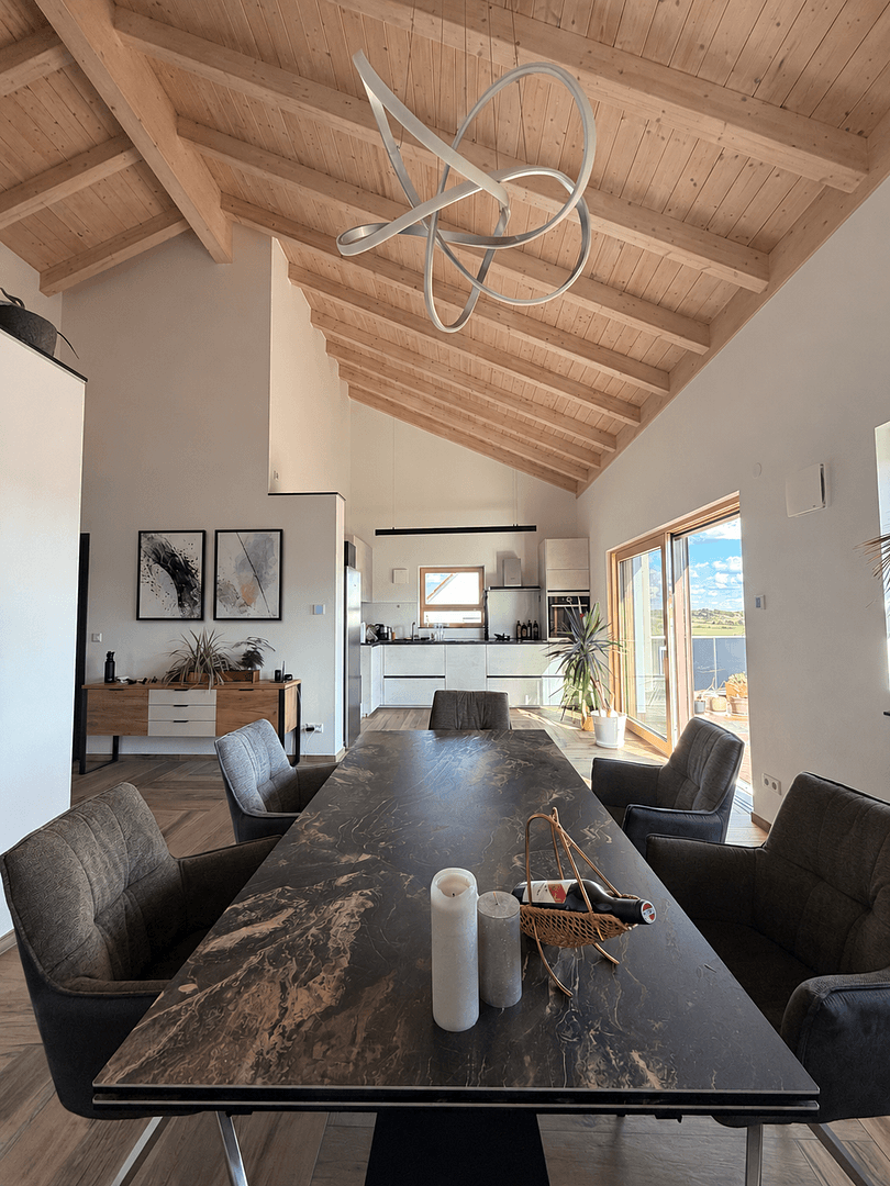Prenájom bytu 5-izbový 145 m², Deuerling, Bavorsko Prenájom bytu 5-izbový 145 m², Deuerling, Bavorsko