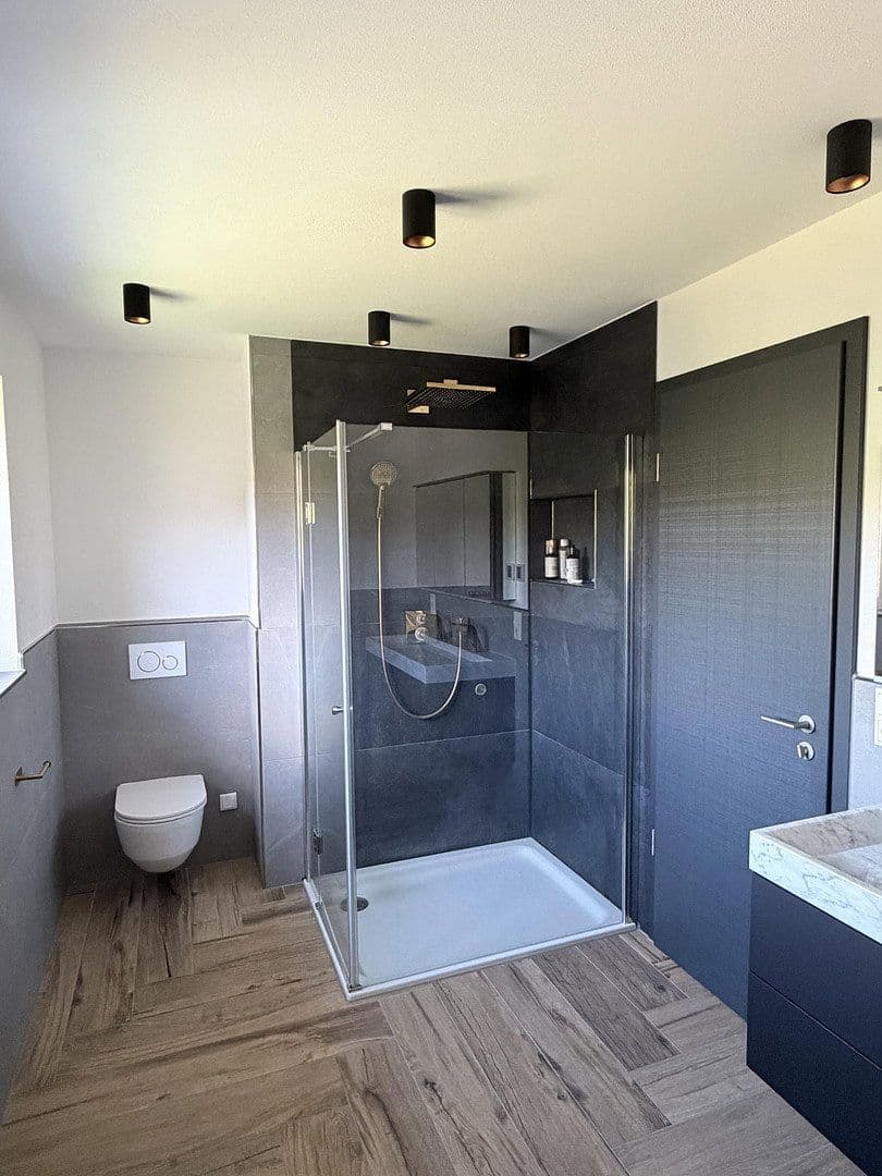 Prenájom bytu 5-izbový 145 m², Deuerling, Bavorsko Prenájom bytu 5-izbový 145 m², Deuerling, Bavorsko