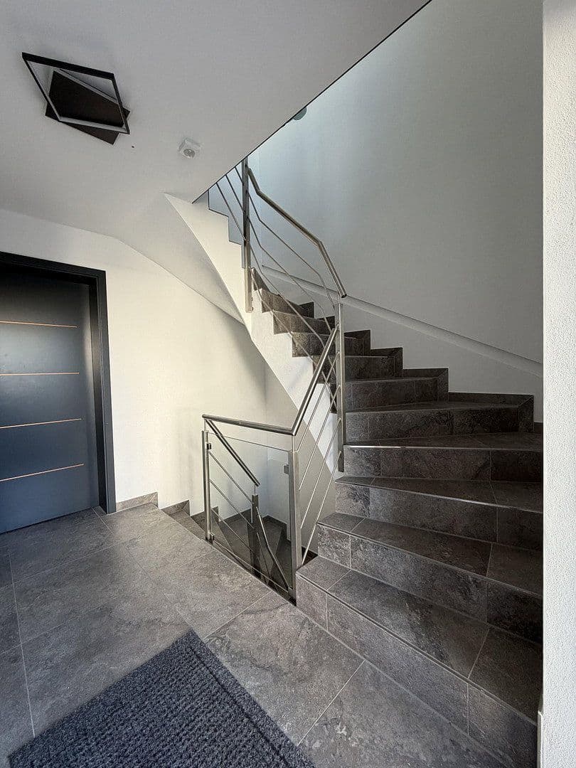 Prenájom bytu 5-izbový 145 m², Deuerling, Bavorsko Prenájom bytu 5-izbový 145 m², Deuerling, Bavorsko