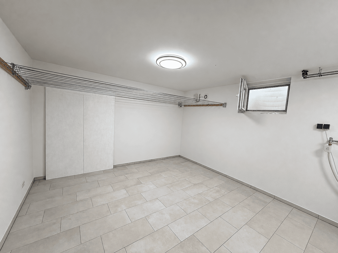Prenájom bytu 5-izbový 145 m², Deuerling, Bavorsko Prenájom bytu 5-izbový 145 m², Deuerling, Bavorsko