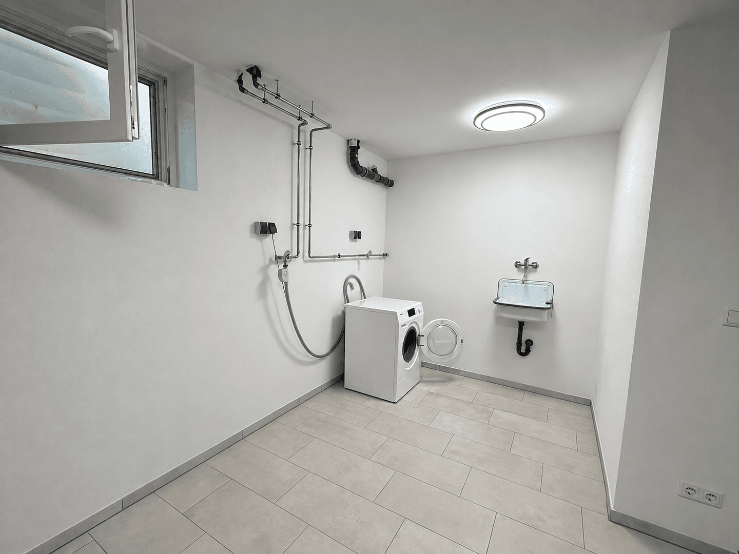 Prenájom bytu 5-izbový 145 m², Deuerling, Bavorsko Prenájom bytu 5-izbový 145 m², Deuerling, Bavorsko