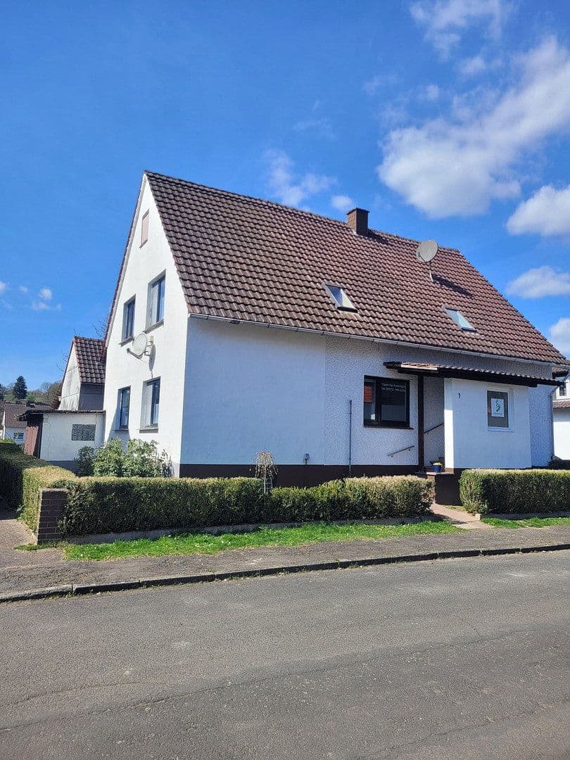 Predaj domu 155 m², pozemok 1.002 m², Bodenfelde, Dolné Sasko Predaj domu 155 m², pozemok 1.002 m², Bodenfelde, Dolné Sasko