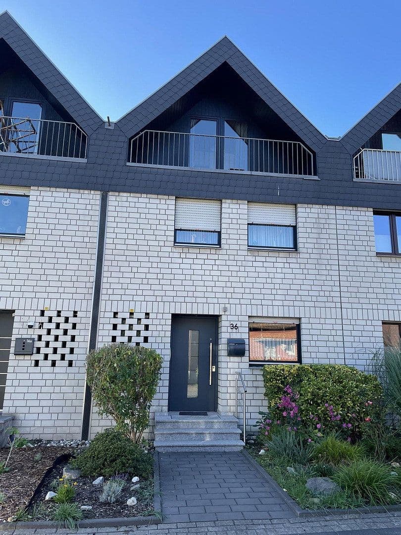 Predaj domu 146 m², pozemok 282 m², Oberhausen, Severné Porýnie - Westfálsko Predaj domu 146 m², pozemok 282 m², Oberhausen, Severné Porýnie - Westfálsko