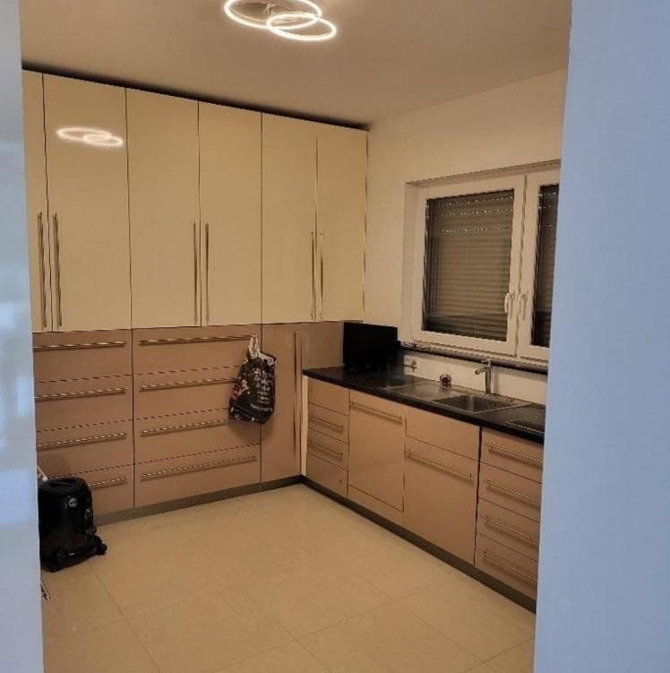 Predaj domu 432 m², pozemok 1.400 m², Pestalozzistraße 1, Schönenberg-Kübelberg, Porýnie-Falcko Predaj domu 432 m², pozemok 1.400 m², Pestalozzistraße 1, Schönenberg-Kübelberg, Porýnie-Falcko