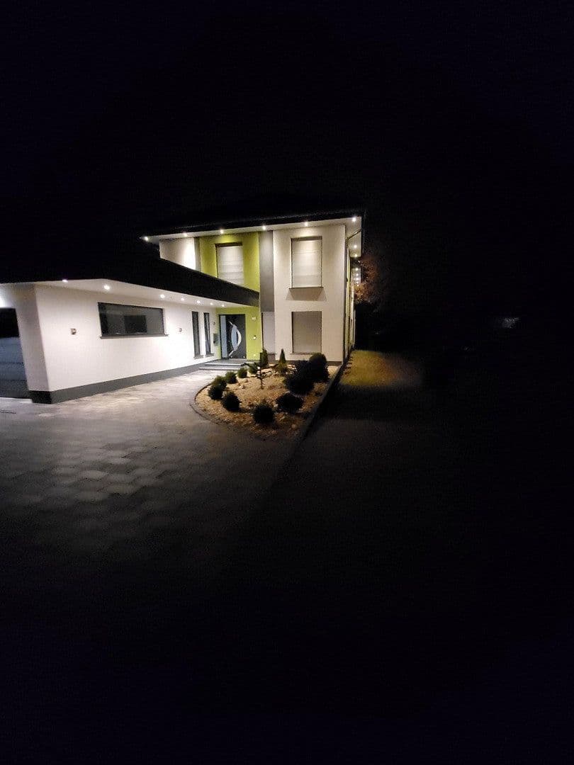 Predaj domu 432 m², pozemok 1.400 m², Pestalozzistraße 1, Schönenberg-Kübelberg, Porýnie-Falcko Predaj domu 432 m², pozemok 1.400 m², Pestalozzistraße 1, Schönenberg-Kübelberg, Porýnie-Falcko