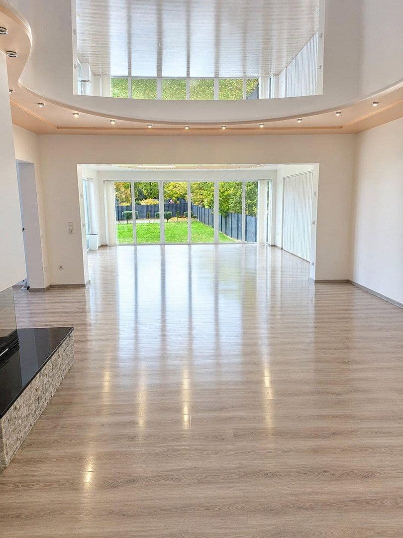 Predaj domu 432 m², pozemok 1.400 m², Pestalozzistraße 1, Schönenberg-Kübelberg, Porýnie-Falcko Predaj domu 432 m², pozemok 1.400 m², Pestalozzistraße 1, Schönenberg-Kübelberg, Porýnie-Falcko