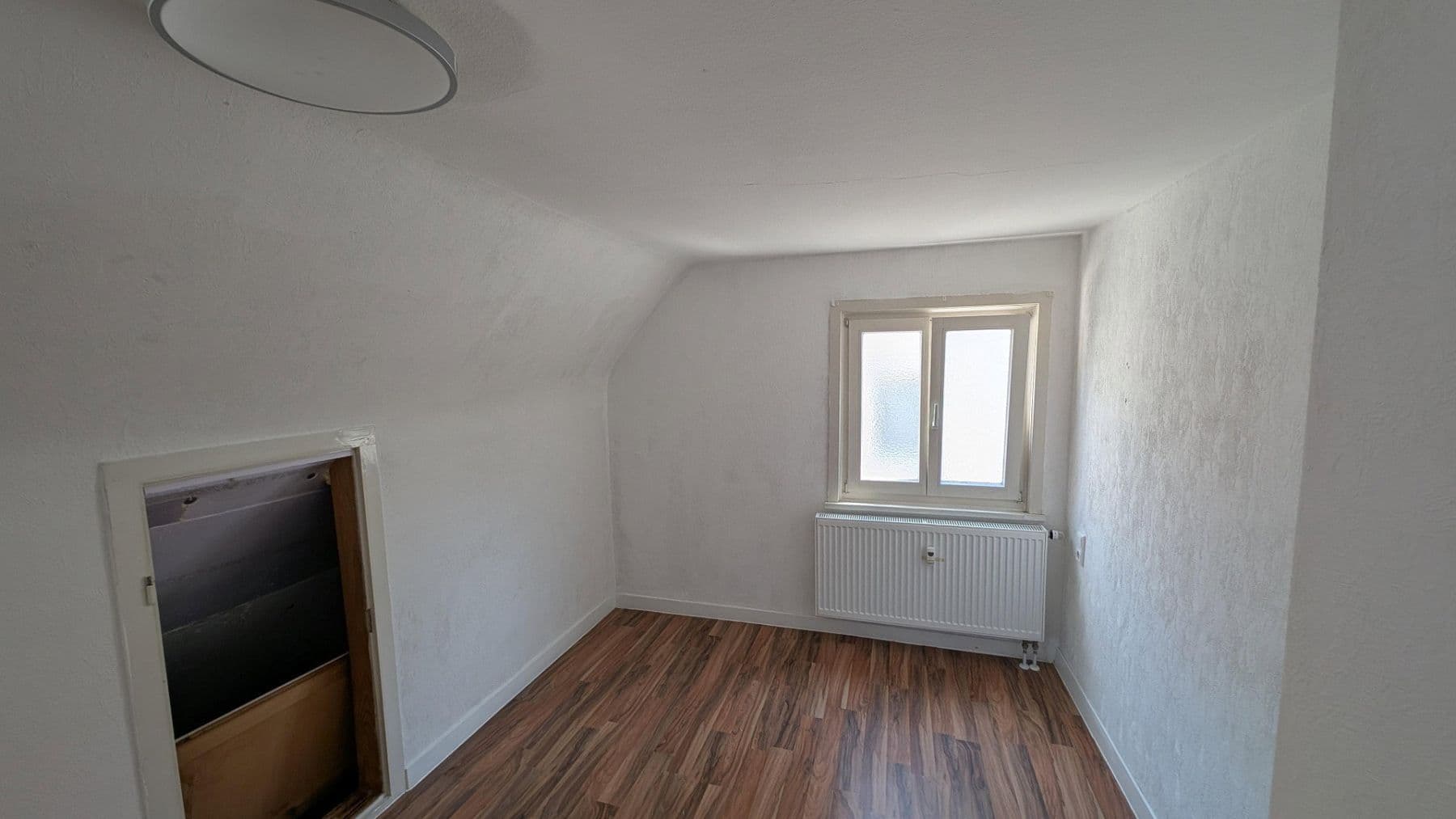 Prenájom bytu 4-izbový 90 m², Karlstr. 10, Alpirsbach, Bádensko-Wurttembersko Prenájom bytu 4-izbový 90 m², Karlstr. 10, Alpirsbach, Bádensko-Wurttembersko