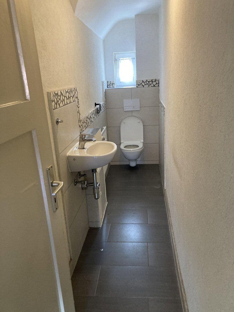 Prenájom bytu 4-izbový 90 m², Karlstr. 10, Alpirsbach, Bádensko-Wurttembersko Prenájom bytu 4-izbový 90 m², Karlstr. 10, Alpirsbach, Bádensko-Wurttembersko