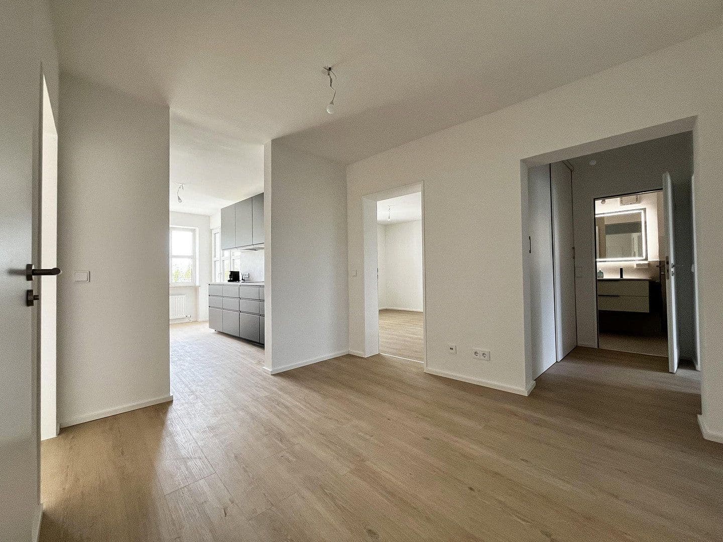 Predaj bytu 4-izbový 91 m², Rosa-Luxemburg-Platz 3, München, Bavorsko Predaj bytu 4-izbový 91 m², Rosa-Luxemburg-Platz 3, München, Bavorsko