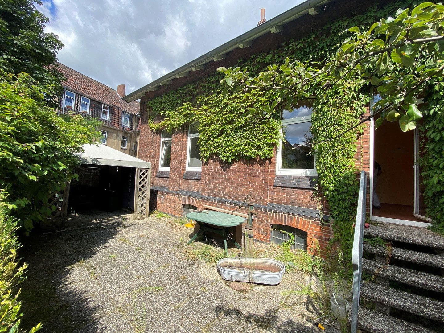 Predaj domu 334 m², pozemok 1.268 m², Hannoversche Straße 30, Seelze, Dolné Sasko Predaj domu 334 m², pozemok 1.268 m², Hannoversche Straße 30, Seelze, Dolné Sasko