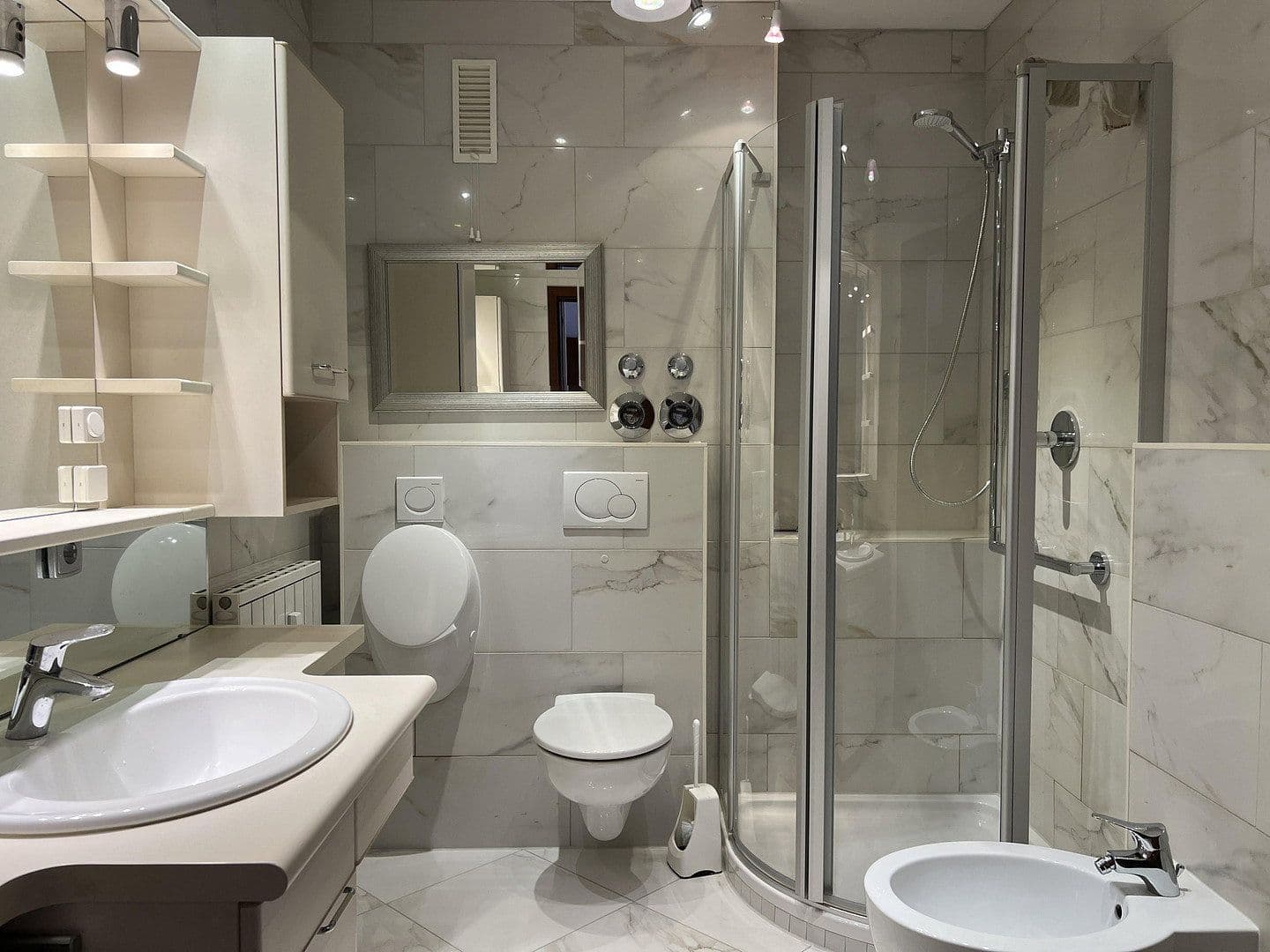 Prenájom bytu 2-izbový 64 m², Bad Nauheim, Hesensko Prenájom bytu 2-izbový 64 m², Bad Nauheim, Hesensko