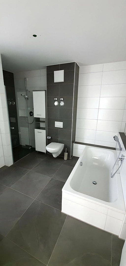 Prenájom bytu 3-izbový 110 m², Mühldorf am Inn, Mühldorf am Inn, Bavorsko Prenájom bytu 3-izbový 110 m², Mühldorf am Inn, Mühldorf am Inn, Bavorsko