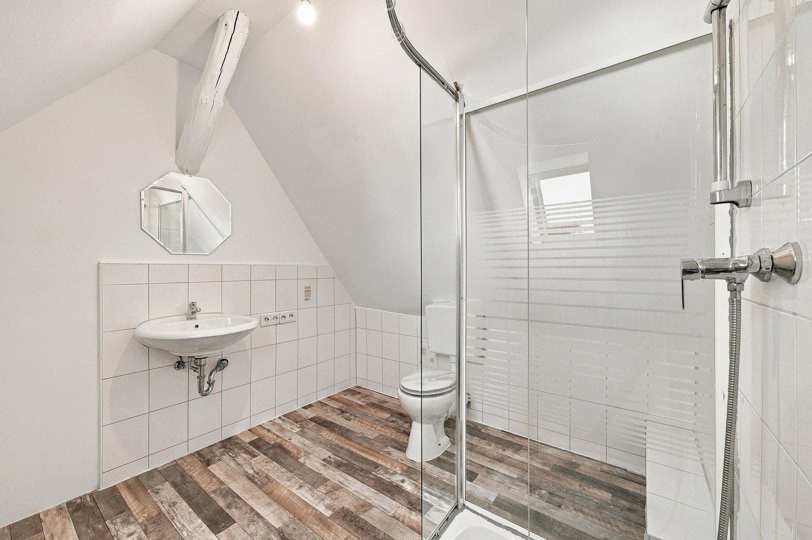 Predaj domu 200 m², pozemok 271 m², Flein, Bádensko-Wurttembersko Predaj domu 200 m², pozemok 271 m², Flein, Bádensko-Wurttembersko