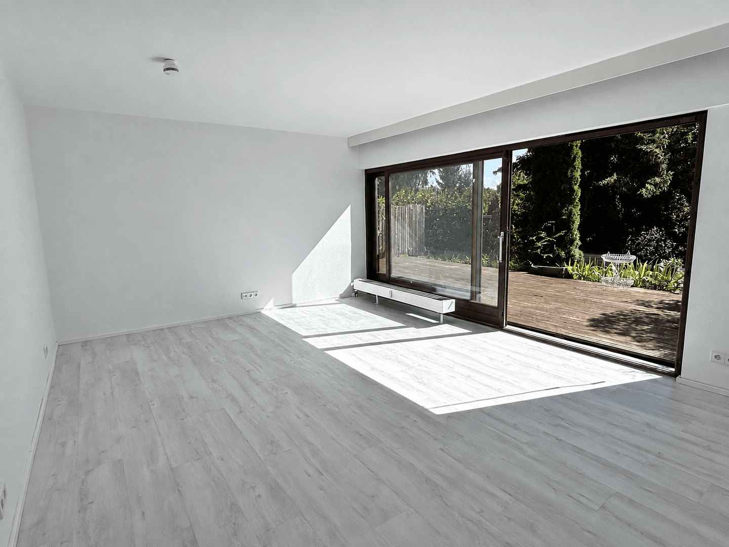 Prenájom bytu 2-izbový 66 m², Aidlingen, Bádensko-Wurttembersko Prenájom bytu 2-izbový 66 m², Aidlingen, Bádensko-Wurttembersko