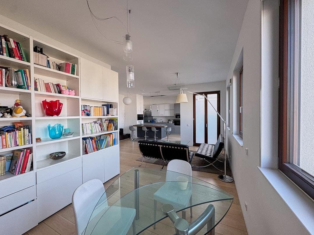 Predaj bytu 4-izbový 144 m², Frankfurt am Main, Hesensko Predaj bytu 4-izbový 144 m², Frankfurt am Main, Hesensko