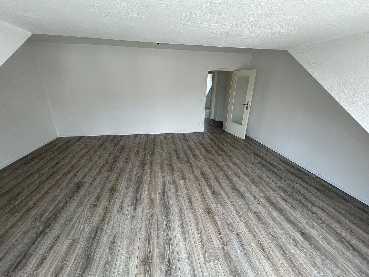 Prenájom bytu 2-izbový 56 m², Düsseldorf, Severné Porýnie - Westfálsko Prenájom bytu 2-izbový 56 m², Düsseldorf, Severné Porýnie - Westfálsko