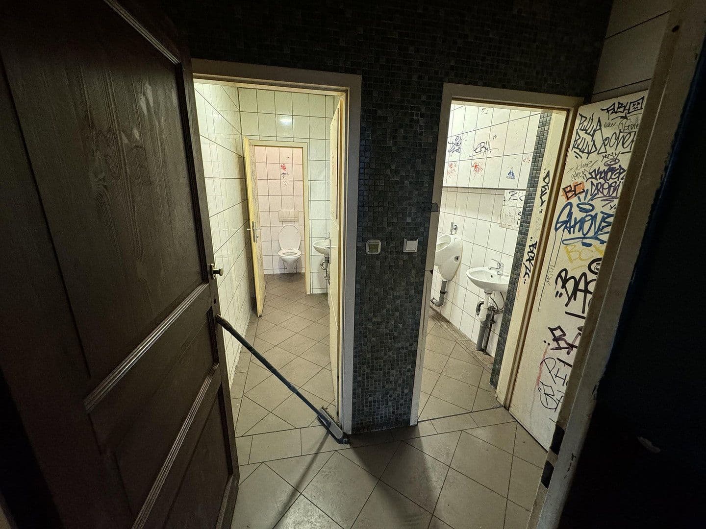 Prenájom nebytového priestoru 400 m², Johannisthaler Chaussee 431, Berlin, Berlín Prenájom nebytového priestoru 400 m², Johannisthaler Chaussee 431, Berlin, Berlín