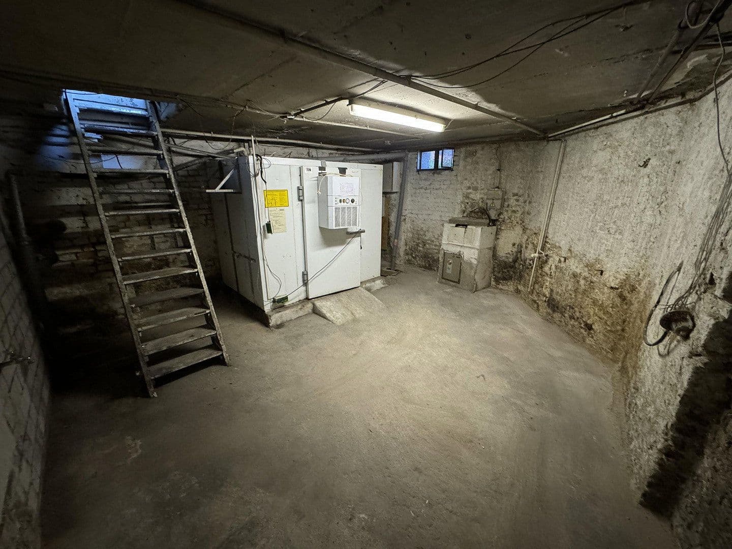 Prenájom nebytového priestoru 400 m², Johannisthaler Chaussee 431, Berlin, Berlín Prenájom nebytového priestoru 400 m², Johannisthaler Chaussee 431, Berlin, Berlín