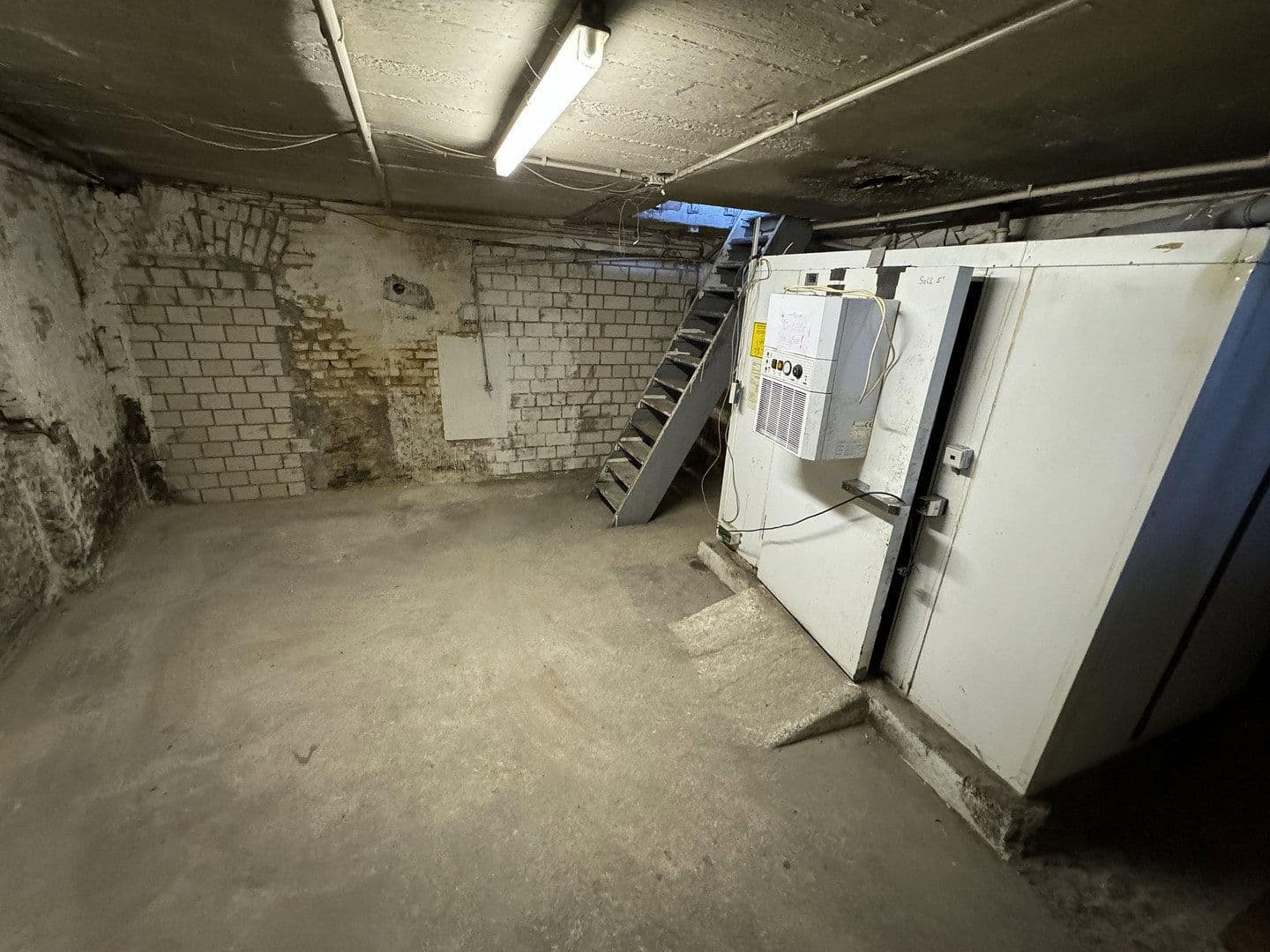 Prenájom nebytového priestoru 400 m², Johannisthaler Chaussee 431, Berlin, Berlín Prenájom nebytového priestoru 400 m², Johannisthaler Chaussee 431, Berlin, Berlín