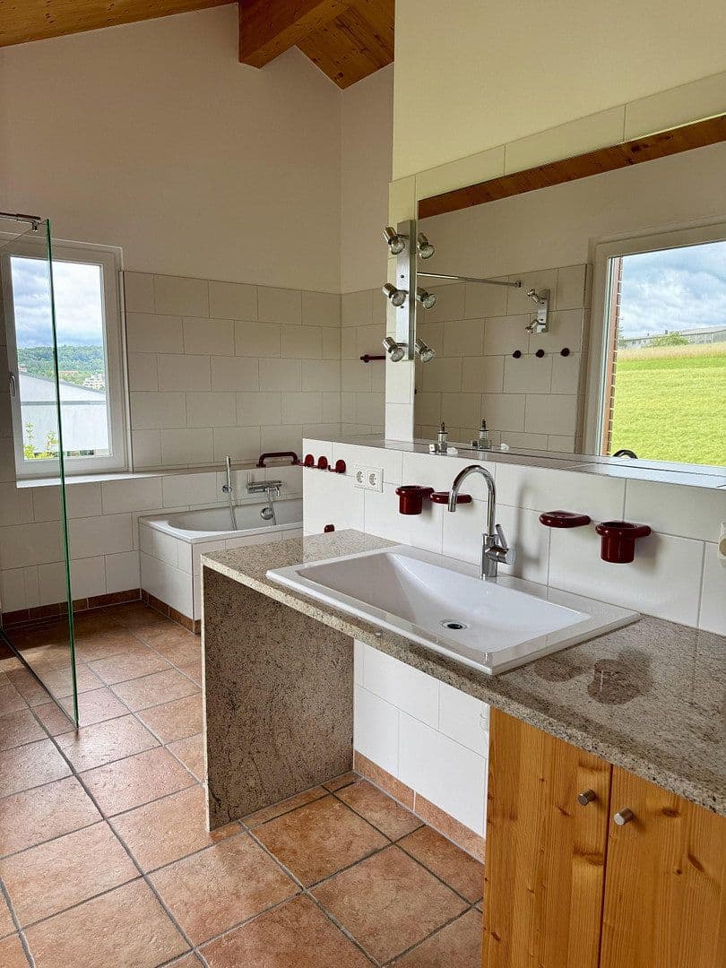 Predaj domu 247 m², pozemok 442 m², Calw, Bádensko-Wurttembersko Predaj domu 247 m², pozemok 442 m², Calw, Bádensko-Wurttembersko