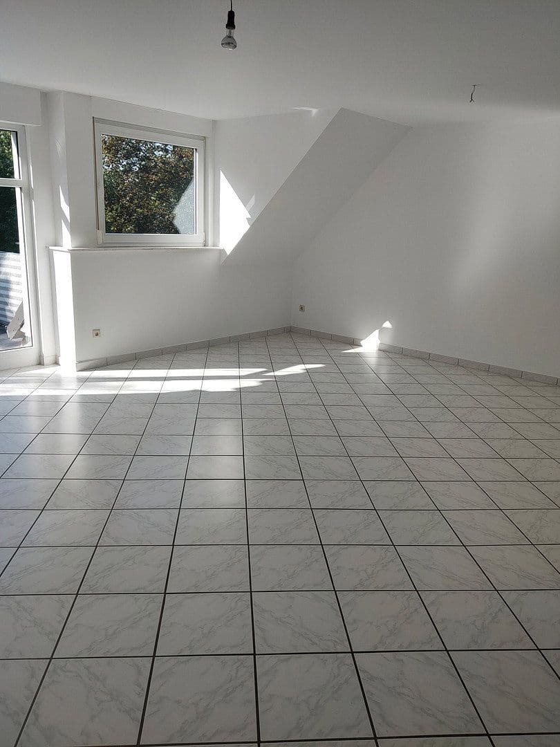 Prenájom bytu 4-izbový 105 m², Gemeinde Str. 22, Bochum, Severné Porýnie - Westfálsko Prenájom bytu 4-izbový 105 m², Gemeinde Str. 22, Bochum, Severné Porýnie - Westfálsko