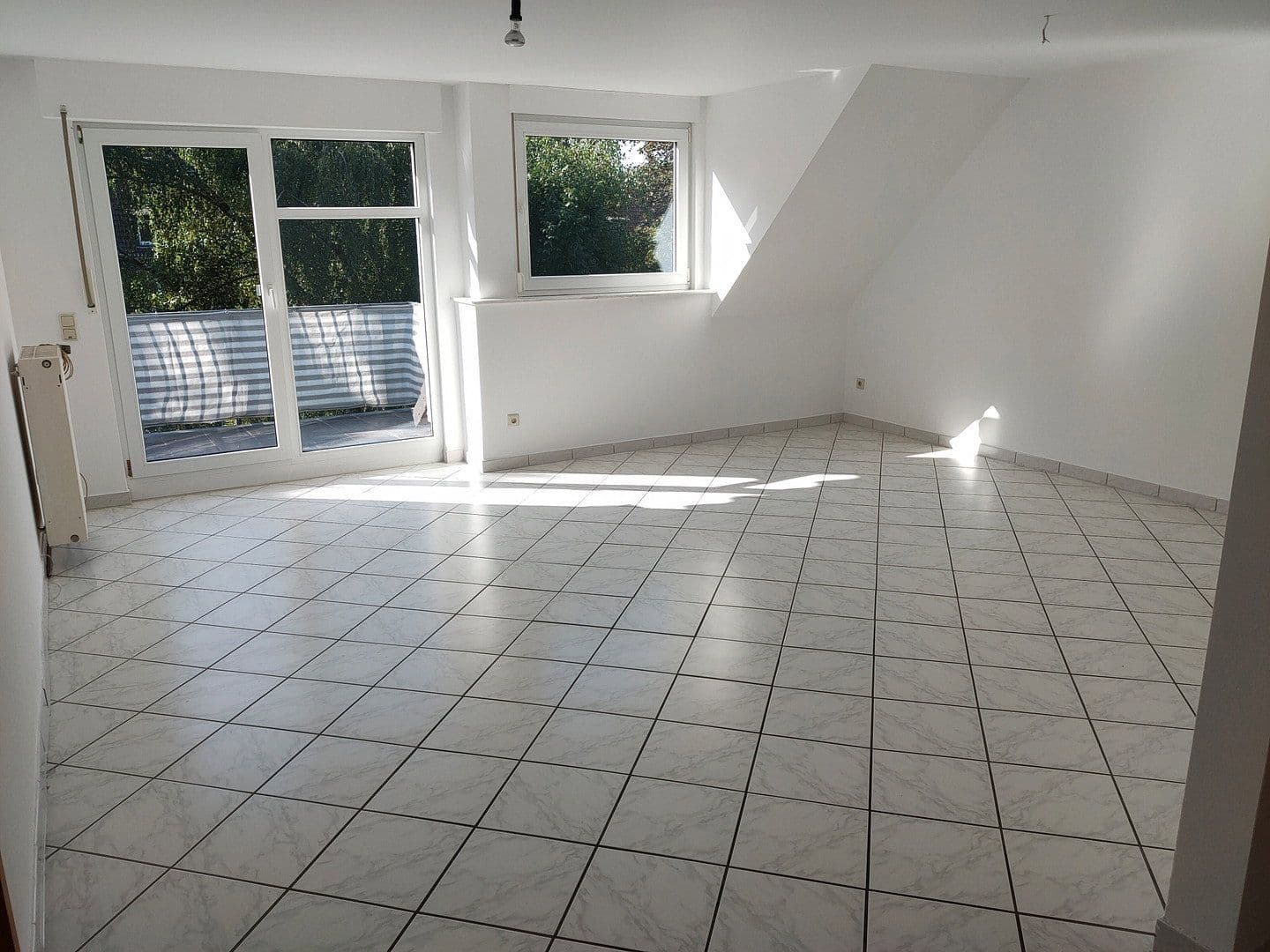Prenájom bytu 4-izbový 105 m², Gemeinde Str. 22, Bochum, Severné Porýnie - Westfálsko Prenájom bytu 4-izbový 105 m², Gemeinde Str. 22, Bochum, Severné Porýnie - Westfálsko