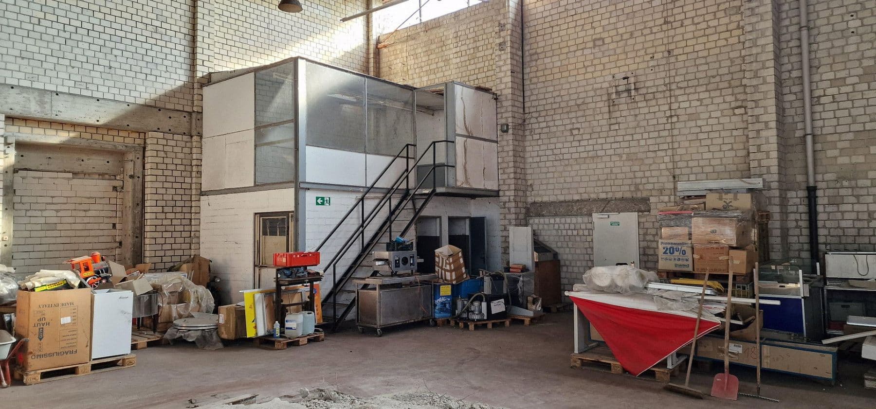 Prenájom nebytového priestoru 5.800 m², Industriestr. 12 a + 12 b + 12 c, Bergkamen, Severné Porýnie - Westfálsko Prenájom nebytového priestoru 5.800 m², Industriestr. 12 a + 12 b + 12 c, Bergkamen, Severné Porýnie - Westfálsko