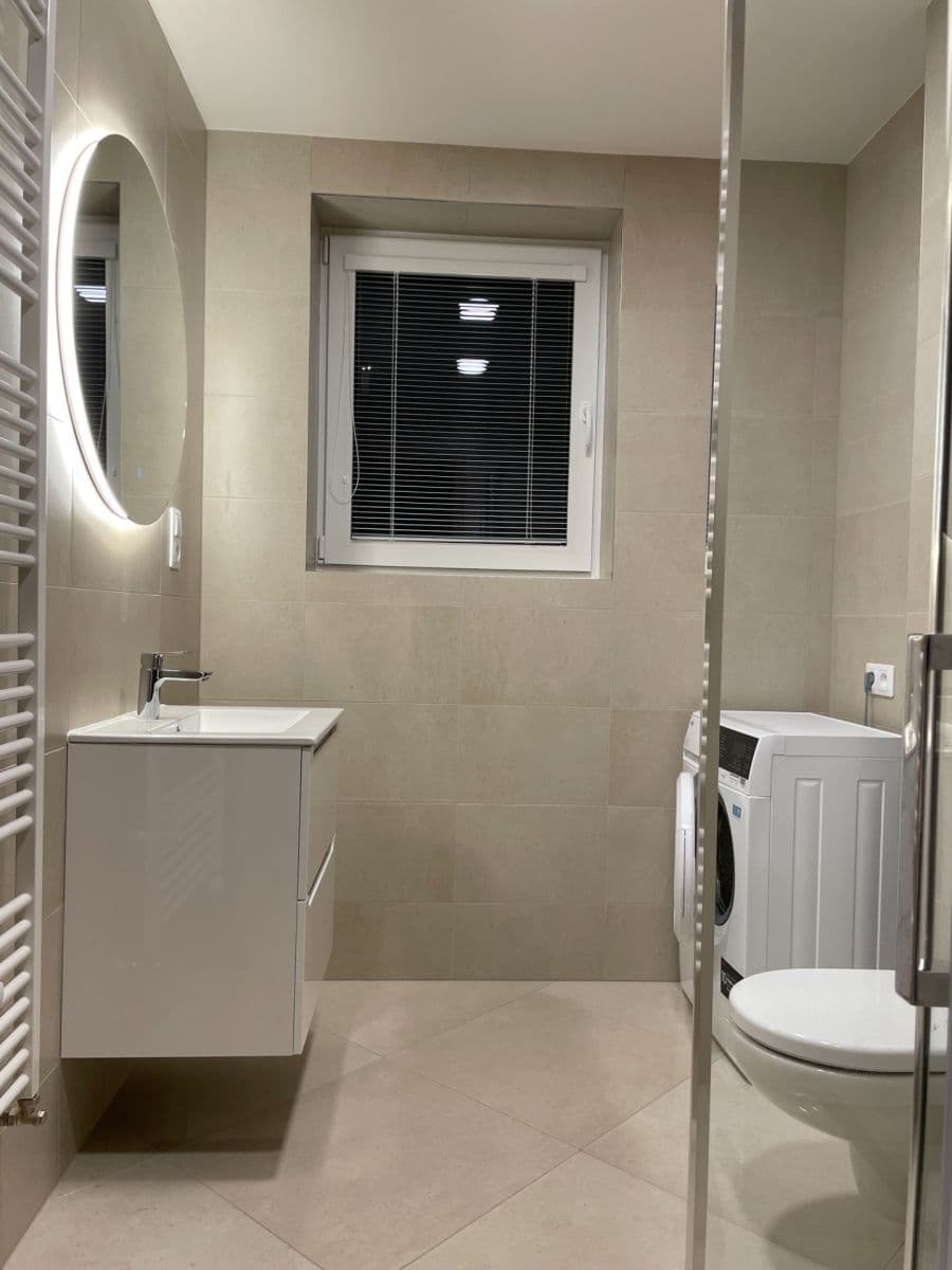 Prenájom bytu 2-izbový 51 m², Šternovská, Praha, Praha Prenájom bytu 2-izbový 51 m², Šternovská, Praha, Praha