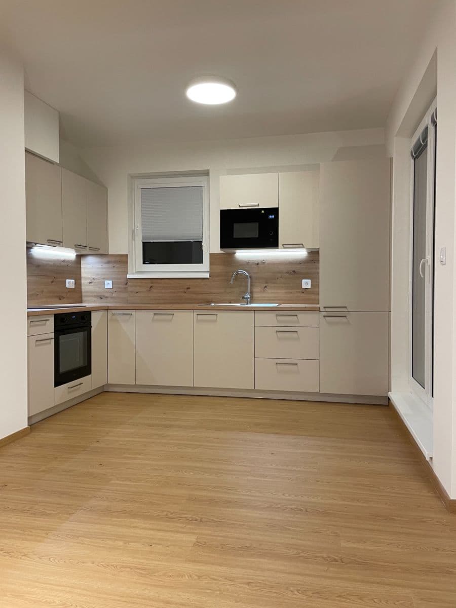 Prenájom bytu 2-izbový 51 m², Šternovská, Praha, Praha Prenájom bytu 2-izbový 51 m², Šternovská, Praha, Praha