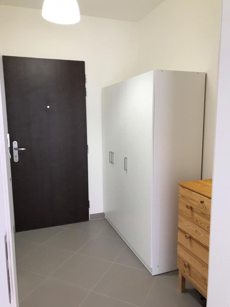 Prenájom bytu 1-izbový 30 m², Mantovská, Praha, Praha Prenájom bytu 1-izbový 30 m², Mantovská, Praha, Praha