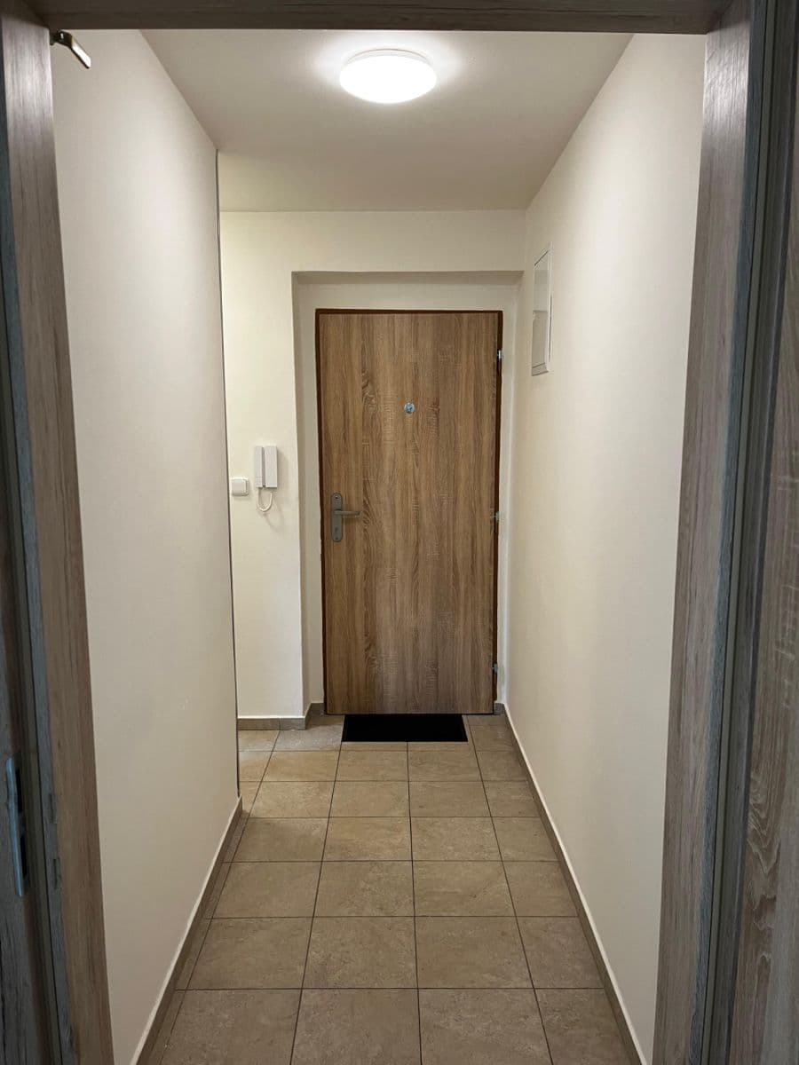 Prenájom bytu 1-izbový 39 m², Třída Míru, Beroun, Středočeský kraj Prenájom bytu 1-izbový 39 m², Třída Míru, Beroun, Středočeský kraj