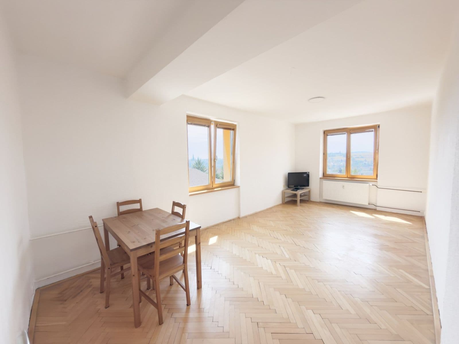 Prenájom bytu 3-izbový 64 m², Školní, Tachov, Plzeňský kraj Prenájom bytu 3-izbový 64 m², Školní, Tachov, Plzeňský kraj