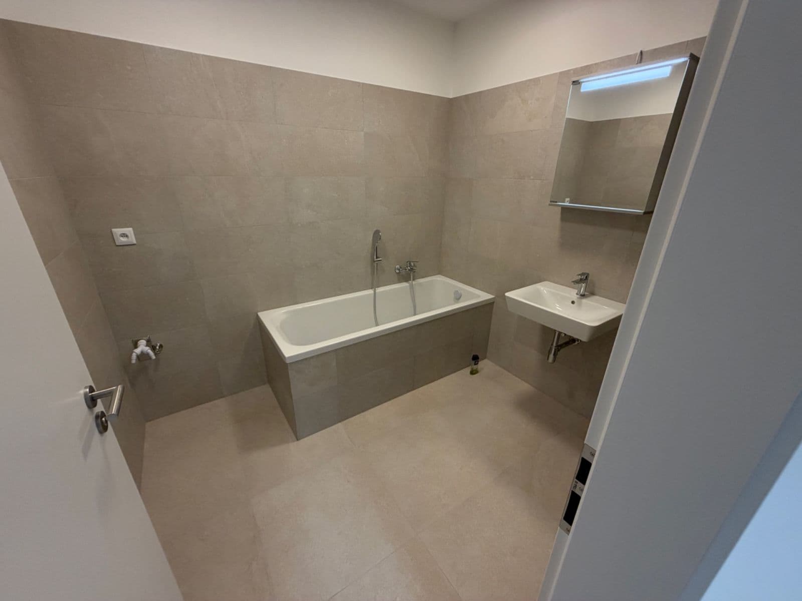 Prenájom bytu 4-izbový 86 m², Nádražní, Třešť, Kraj Vysočina Prenájom bytu 4-izbový 86 m², Nádražní, Třešť, Kraj Vysočina