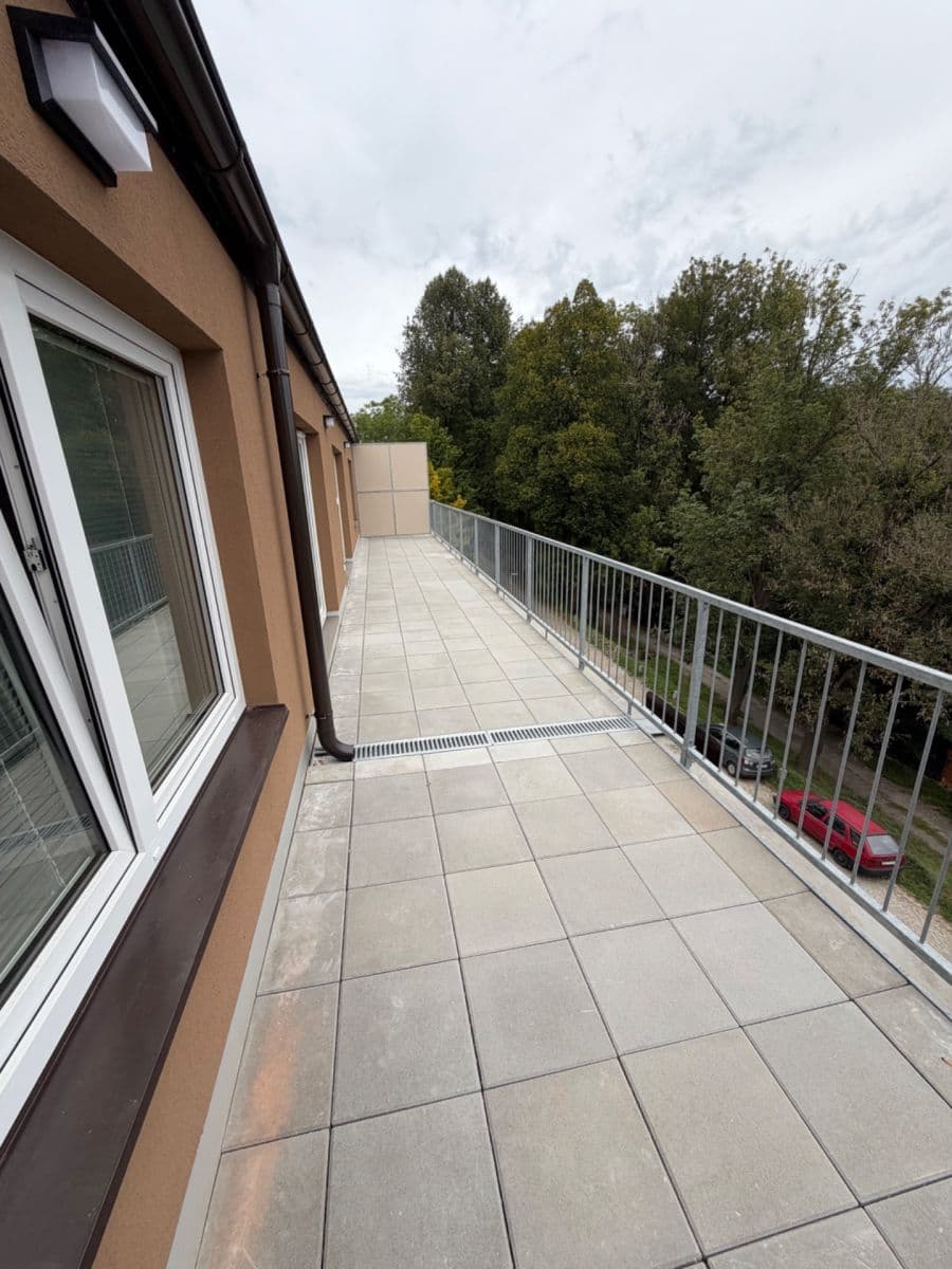 Prenájom bytu 4-izbový 86 m², Nádražní, Třešť, Kraj Vysočina Prenájom bytu 4-izbový 86 m², Nádražní, Třešť, Kraj Vysočina