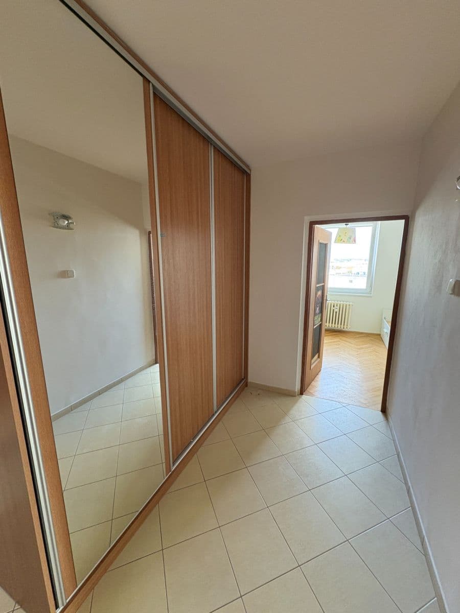 Prenájom bytu 3-izbový 64 m², Horolezecká, Praha, Praha Prenájom bytu 3-izbový 64 m², Horolezecká, Praha, Praha