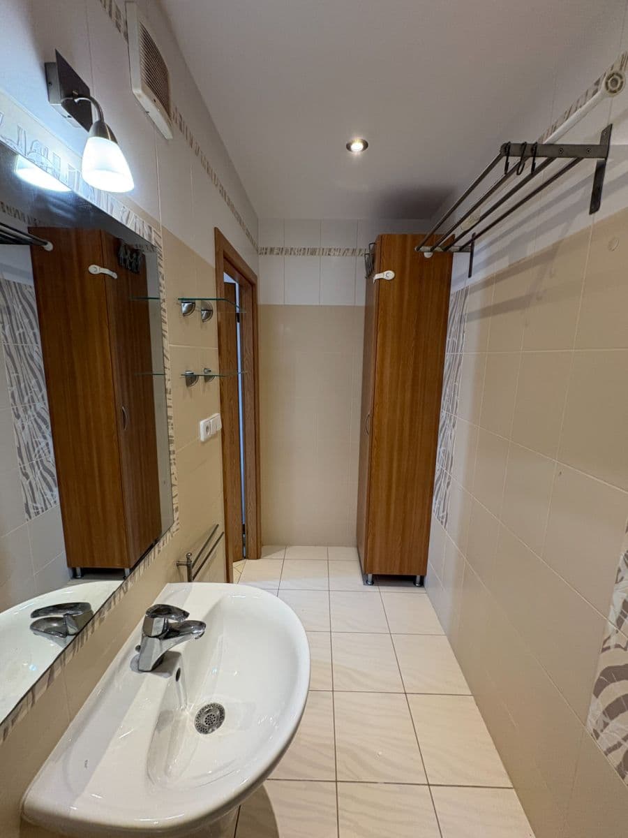Prenájom bytu 3-izbový 64 m², Horolezecká, Praha, Praha Prenájom bytu 3-izbový 64 m², Horolezecká, Praha, Praha