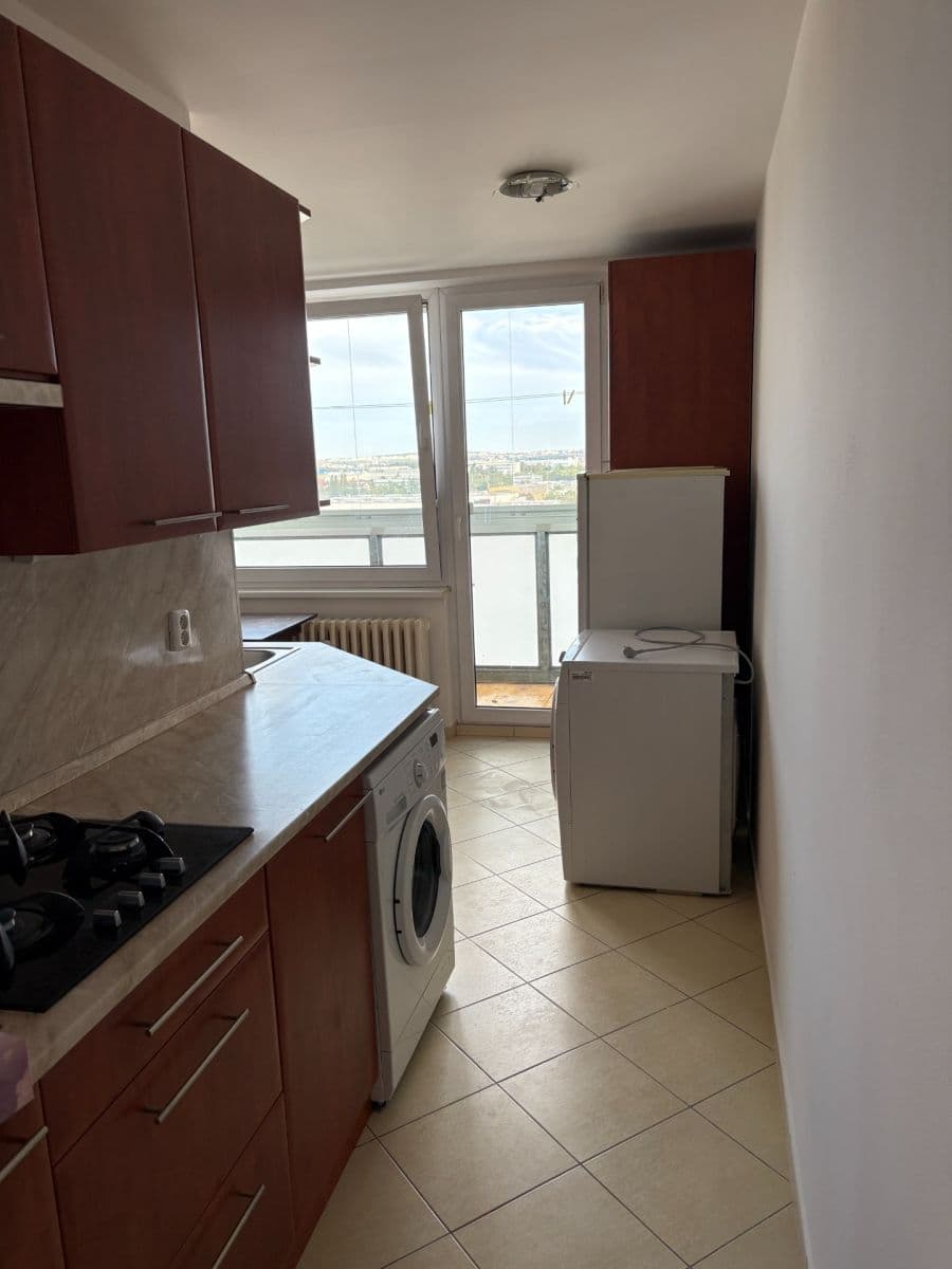 Prenájom bytu 3-izbový 64 m², Horolezecká, Praha, Praha Prenájom bytu 3-izbový 64 m², Horolezecká, Praha, Praha