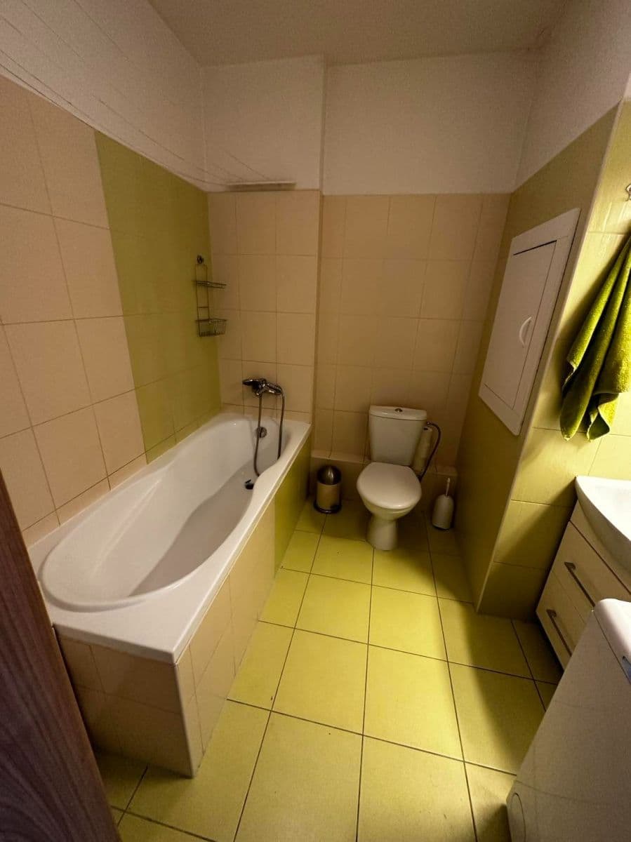 Prenájom bytu 1-izbový 39 m², Varenská, Ostrava, Moravskoslezský kraj Prenájom bytu 1-izbový 39 m², Varenská, Ostrava, Moravskoslezský kraj