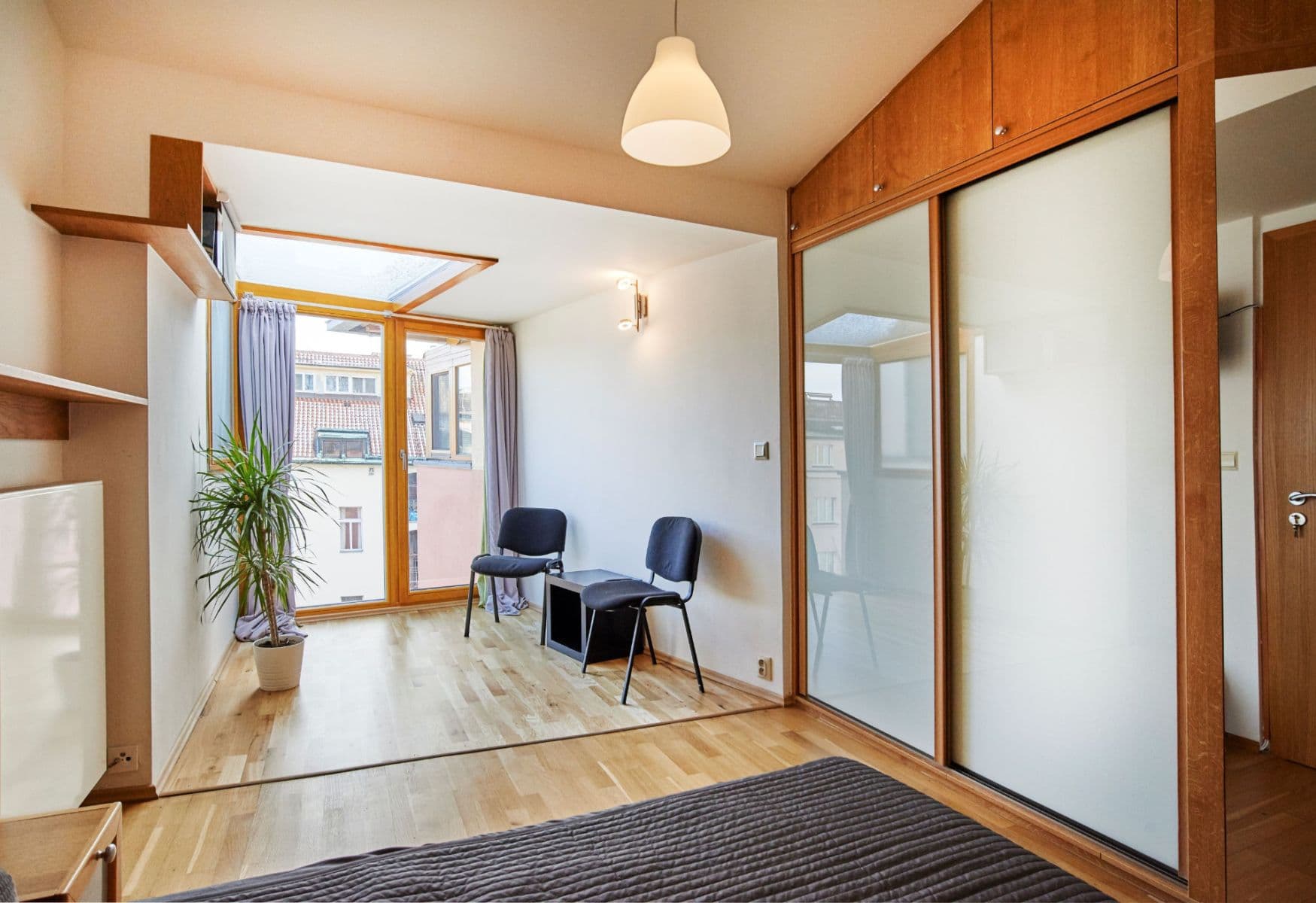 Prenájom bytu 3-izbový 85 m², Hellichova, Praha, Praha Prenájom bytu 3-izbový 85 m², Hellichova, Praha, Praha