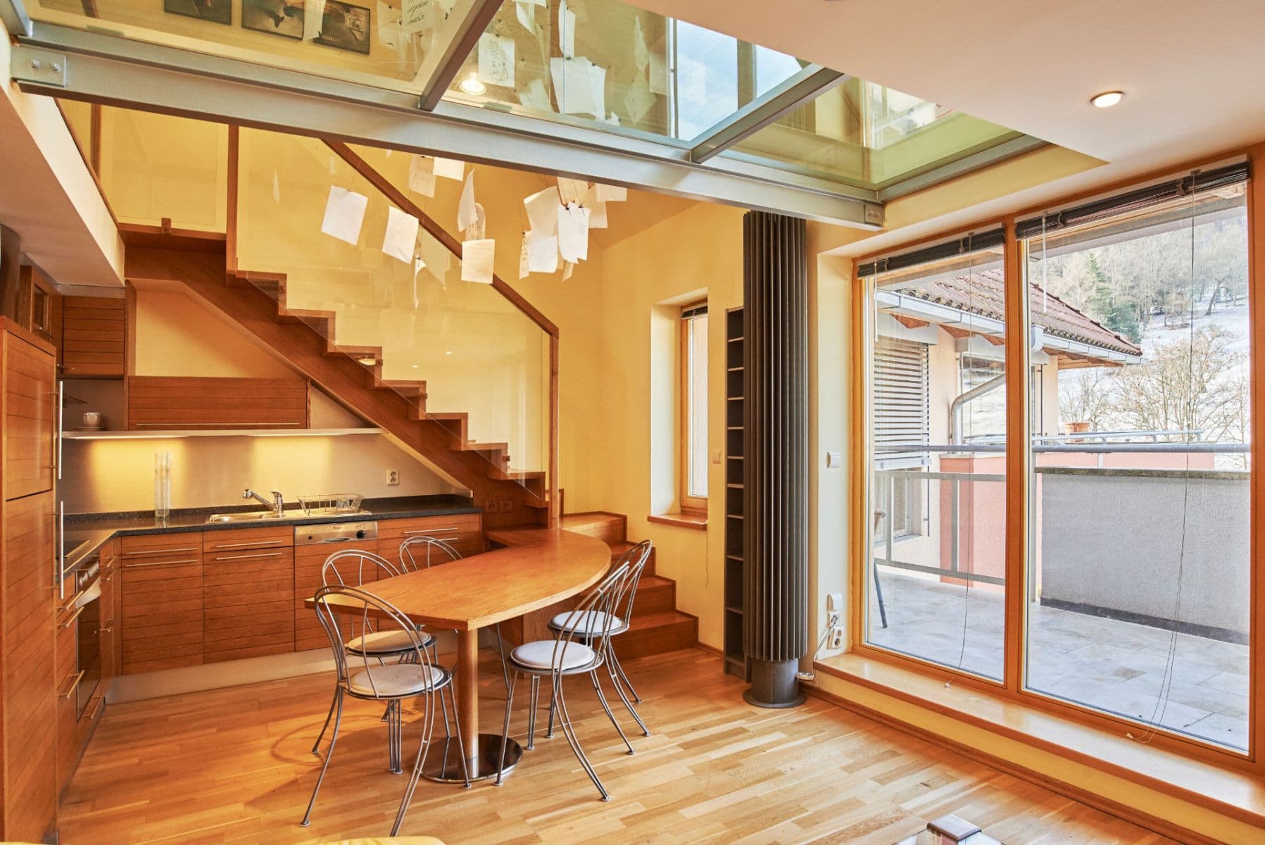 Prenájom bytu 3-izbový 85 m², Hellichova, Praha, Praha Prenájom bytu 3-izbový 85 m², Hellichova, Praha, Praha