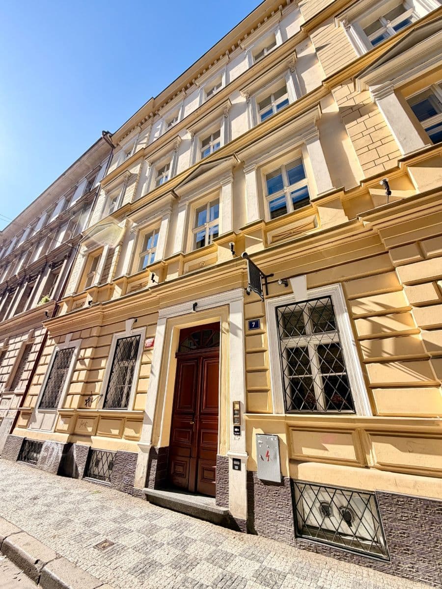 Prenájom bytu 1-izbový 37 m², Staropramenná, Praha, Praha Prenájom bytu 1-izbový 37 m², Staropramenná, Praha, Praha