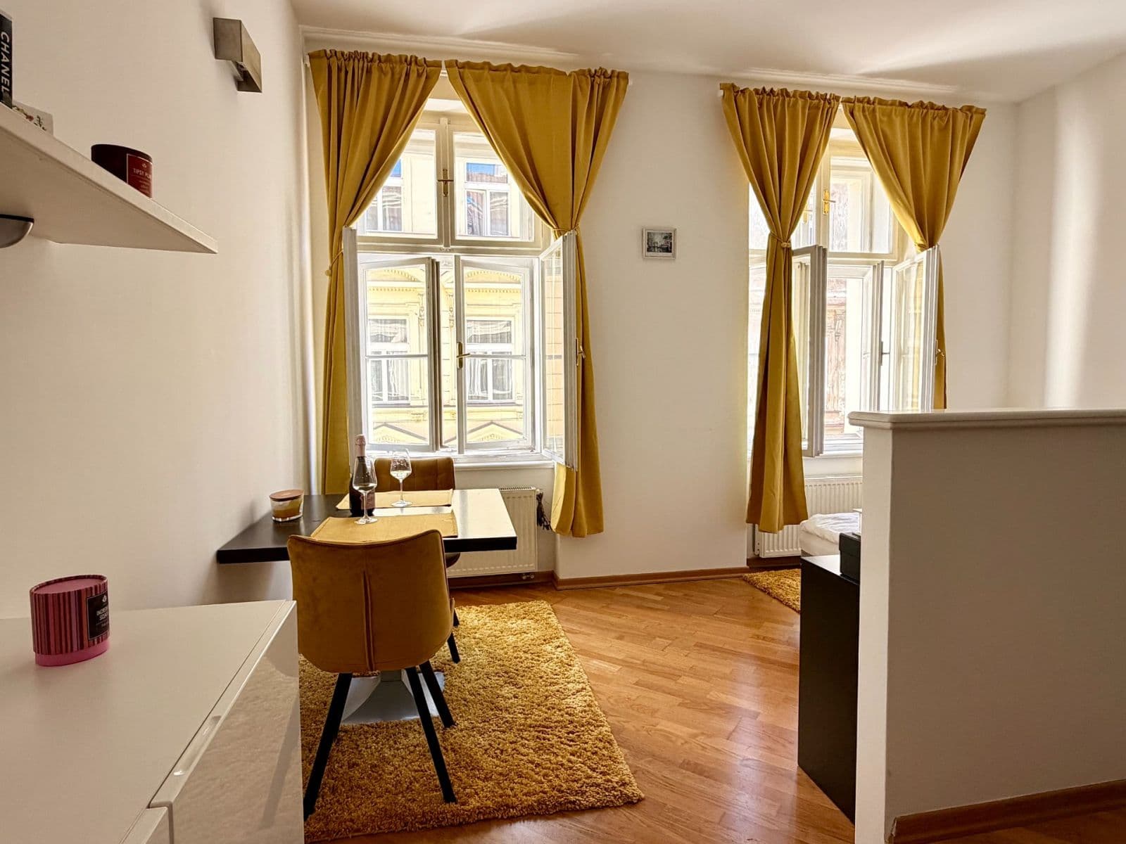 Prenájom bytu 1-izbový 37 m², Staropramenná, Praha, Praha Prenájom bytu 1-izbový 37 m², Staropramenná, Praha, Praha