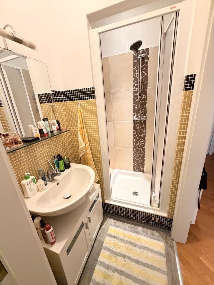 Prenájom bytu 1-izbový 37 m², Staropramenná, Praha, Praha Prenájom bytu 1-izbový 37 m², Staropramenná, Praha, Praha