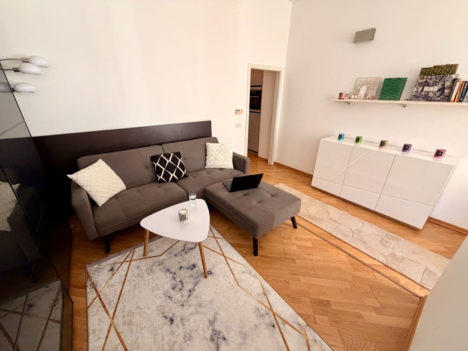 Prenájom bytu 1-izbový 37 m², Staropramenná, Praha, Praha Prenájom bytu 1-izbový 37 m², Staropramenná, Praha, Praha