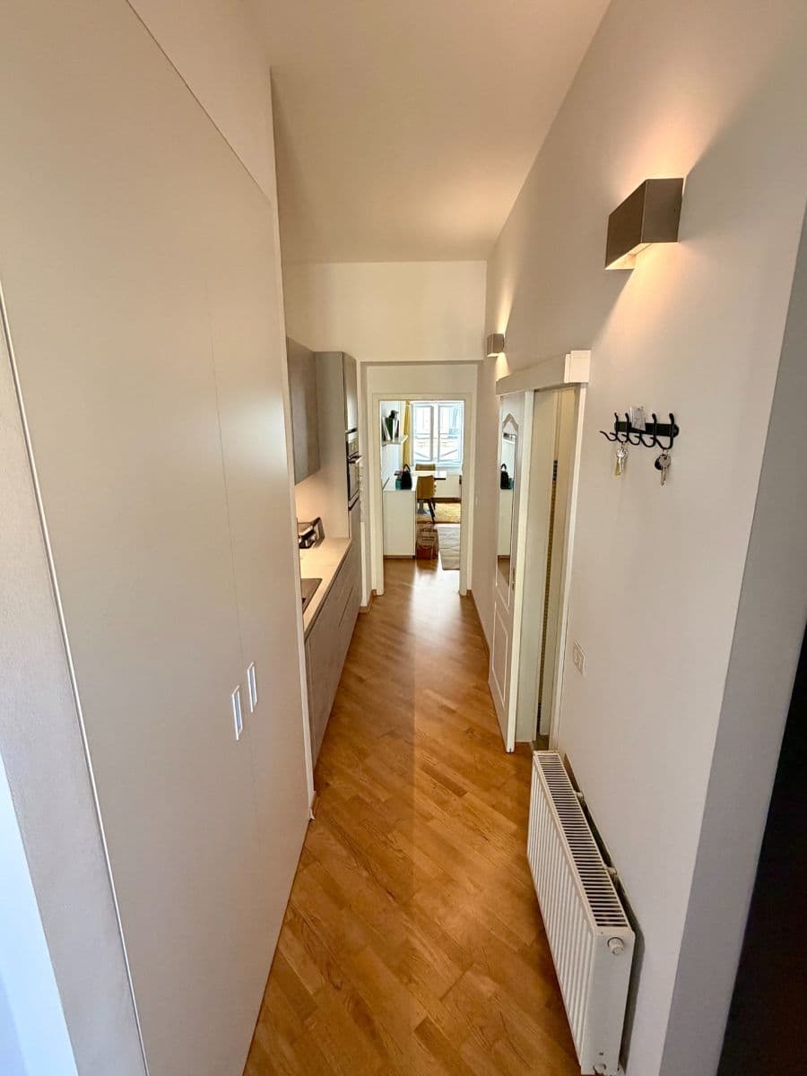 Prenájom bytu 1-izbový 37 m², Staropramenná, Praha, Praha Prenájom bytu 1-izbový 37 m², Staropramenná, Praha, Praha