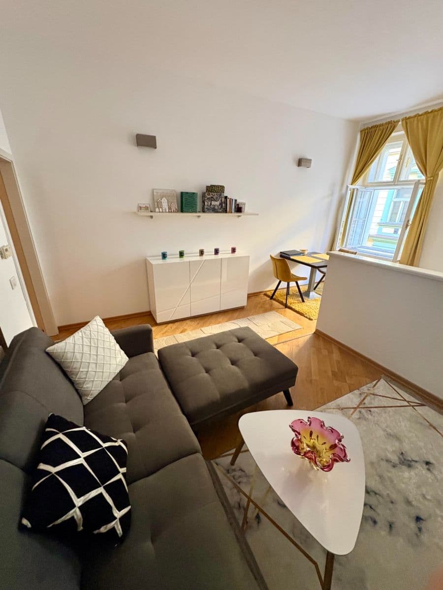 Prenájom bytu 1-izbový 37 m², Staropramenná, Praha, Praha Prenájom bytu 1-izbový 37 m², Staropramenná, Praha, Praha